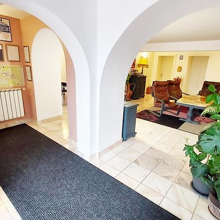 Отель Casa Giulia Бэи­ле-Олэ­неш­ти Экстерьер фото