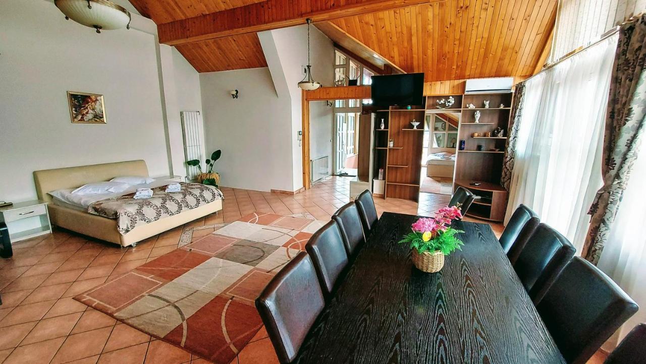 Отель Casa Giulia Бэи­ле-Олэ­неш­ти Экстерьер фото