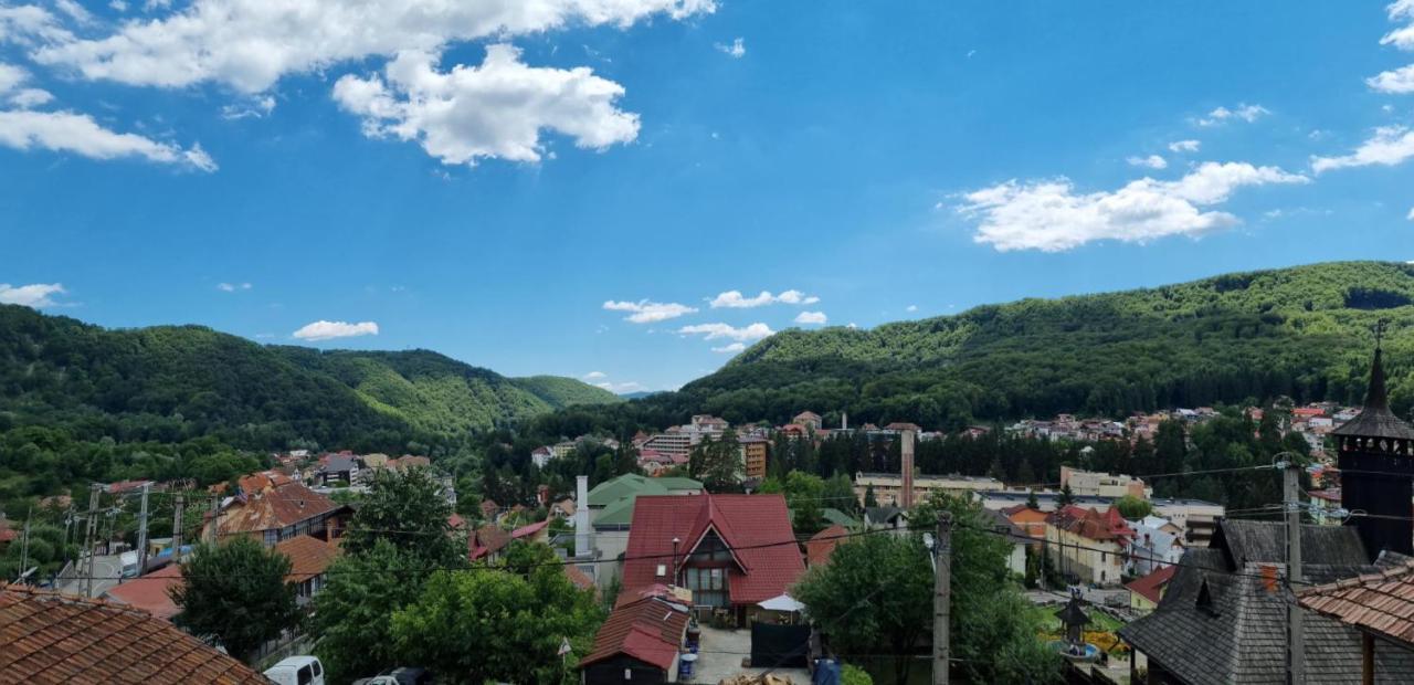 Отель Casa Giulia Бэи­ле-Олэ­неш­ти Экстерьер фото