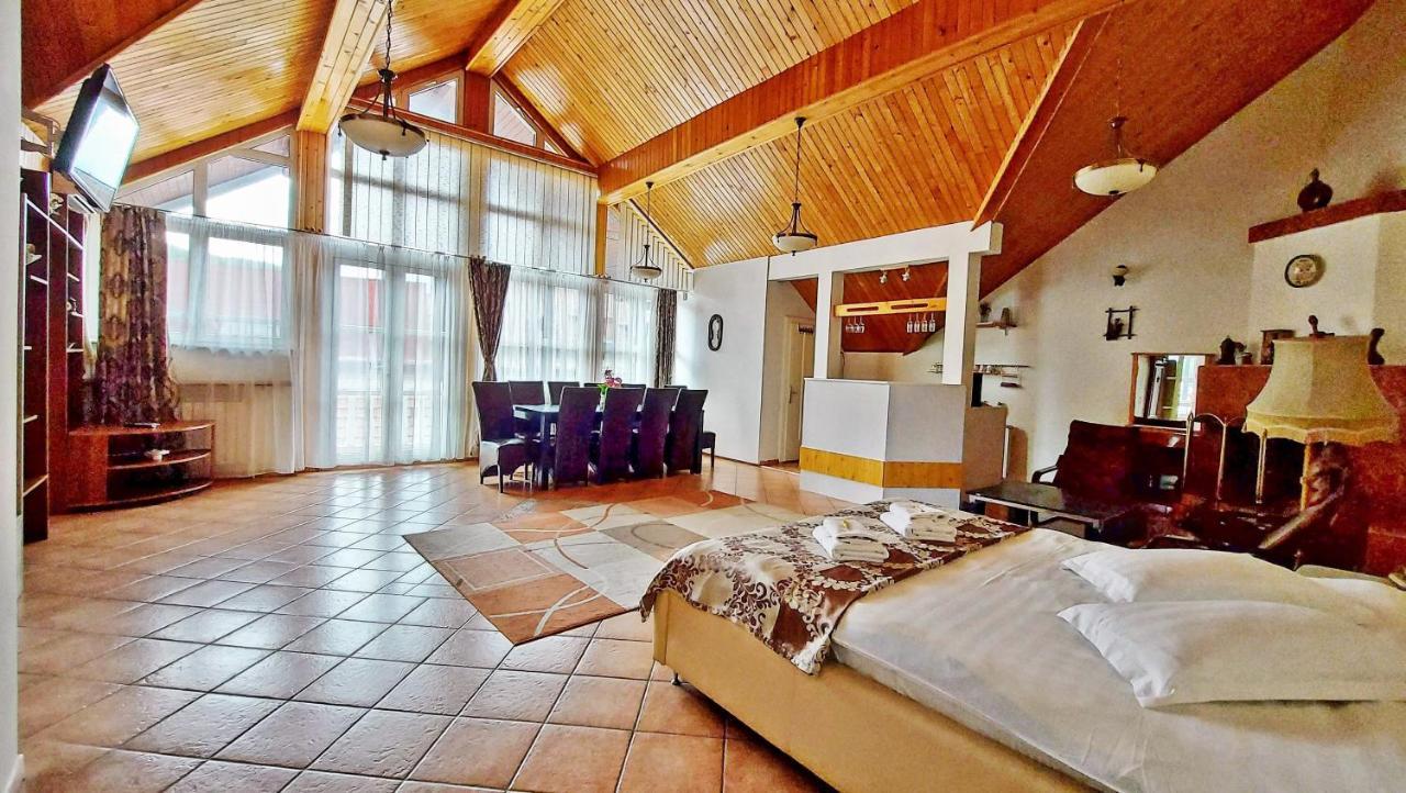 Отель Casa Giulia Бэи­ле-Олэ­неш­ти Экстерьер фото