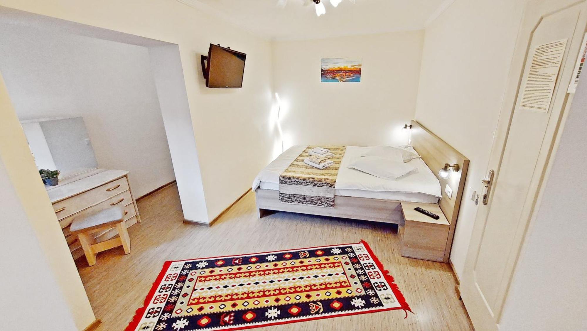 Отель Casa Giulia Бэи­ле-Олэ­неш­ти Экстерьер фото