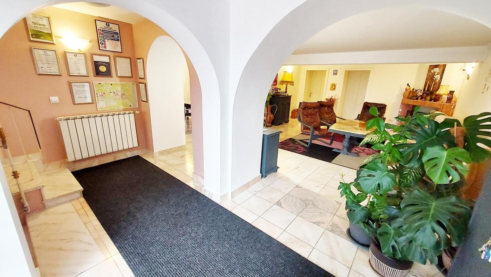 Отель Casa Giulia Бэи­ле-Олэ­неш­ти Экстерьер фото