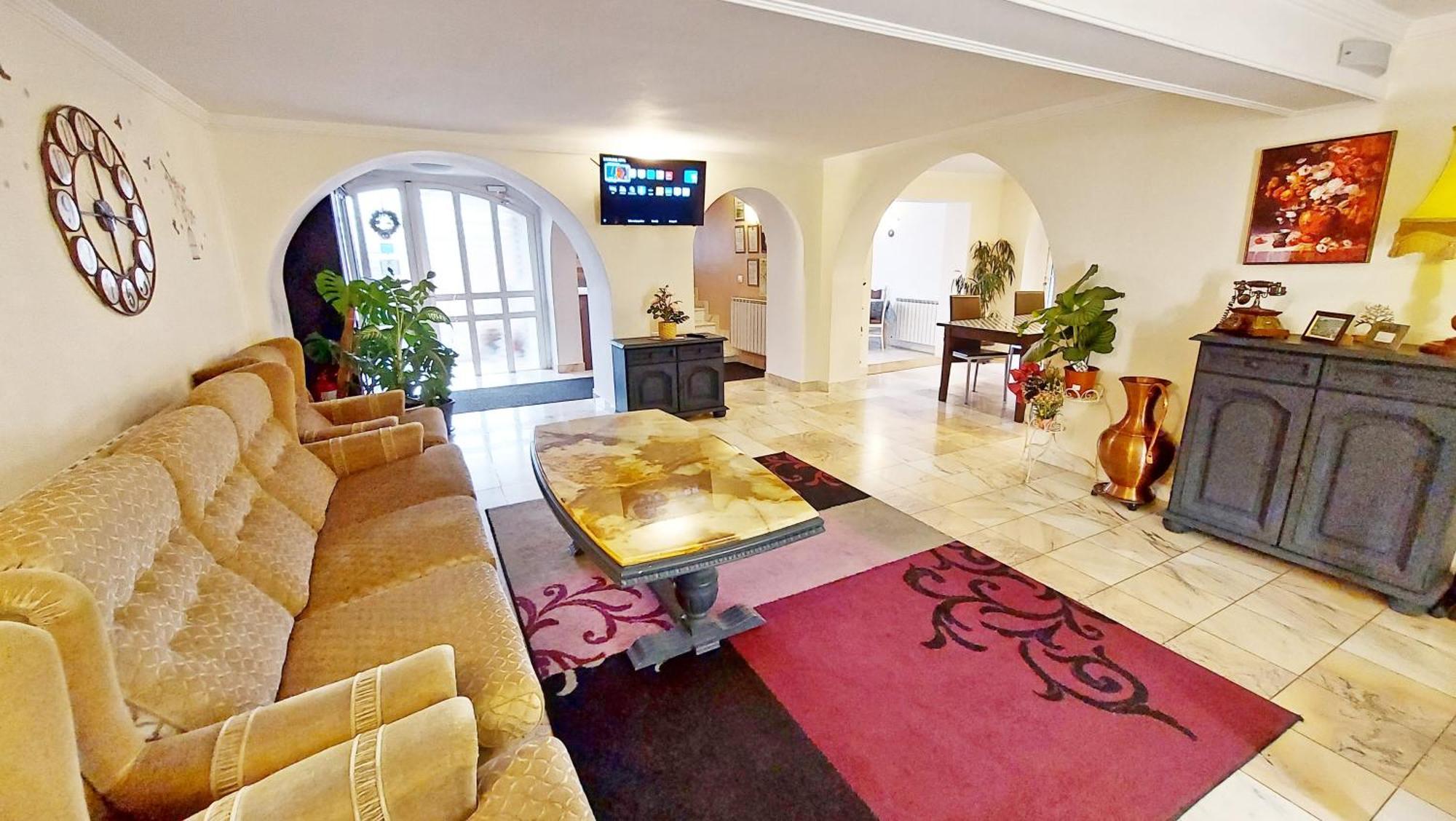 Отель Casa Giulia Бэи­ле-Олэ­неш­ти Экстерьер фото