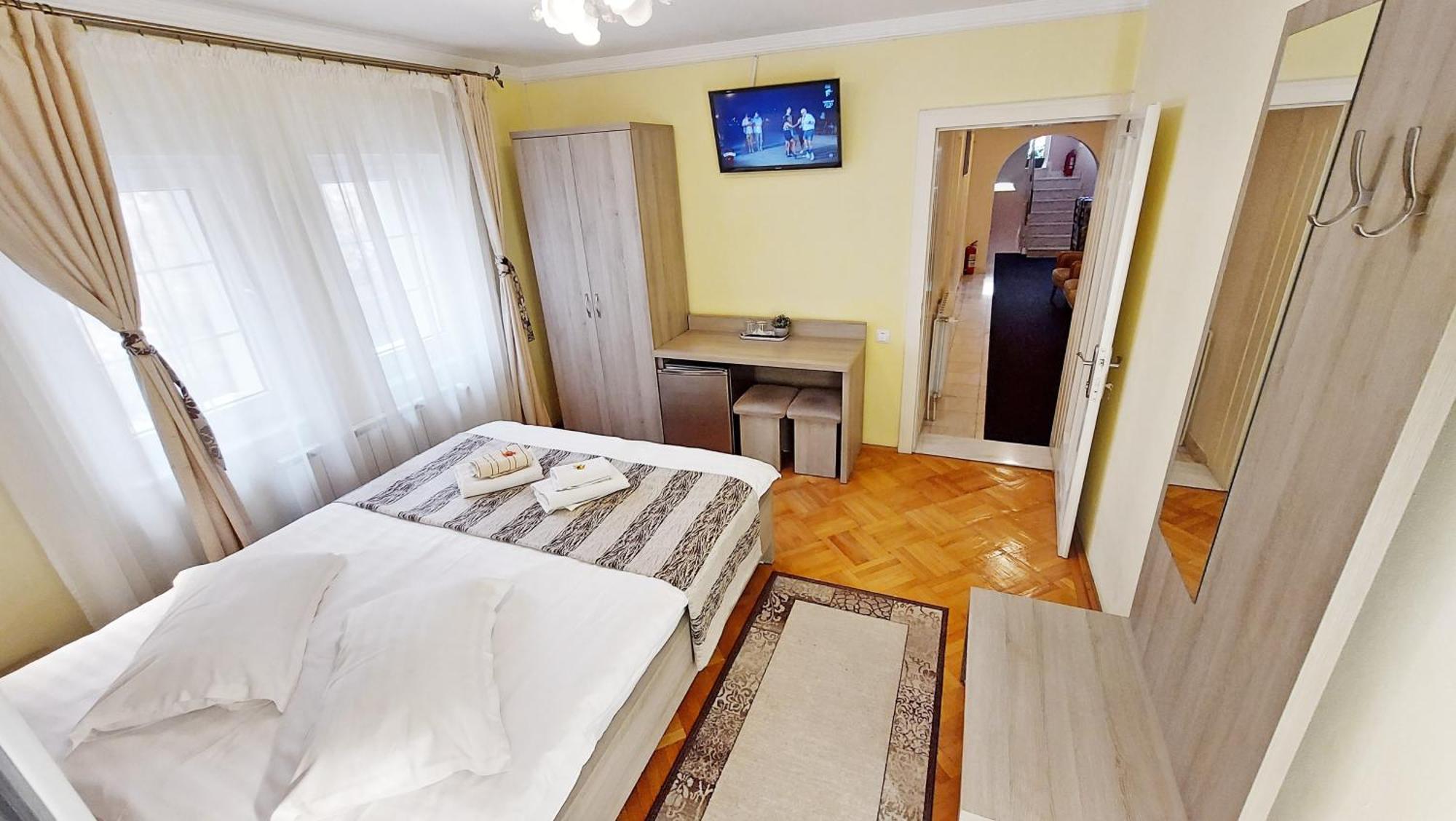Отель Casa Giulia Бэи­ле-Олэ­неш­ти Экстерьер фото